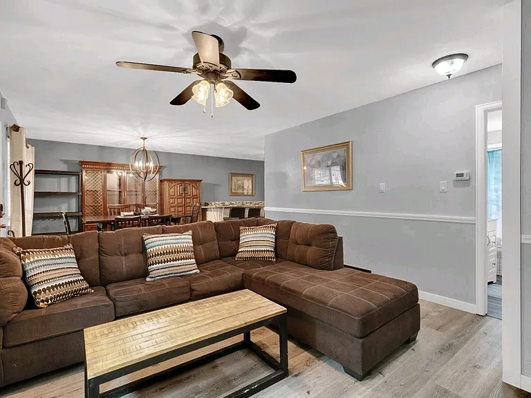 341 Longfellow Dr — Photo 3