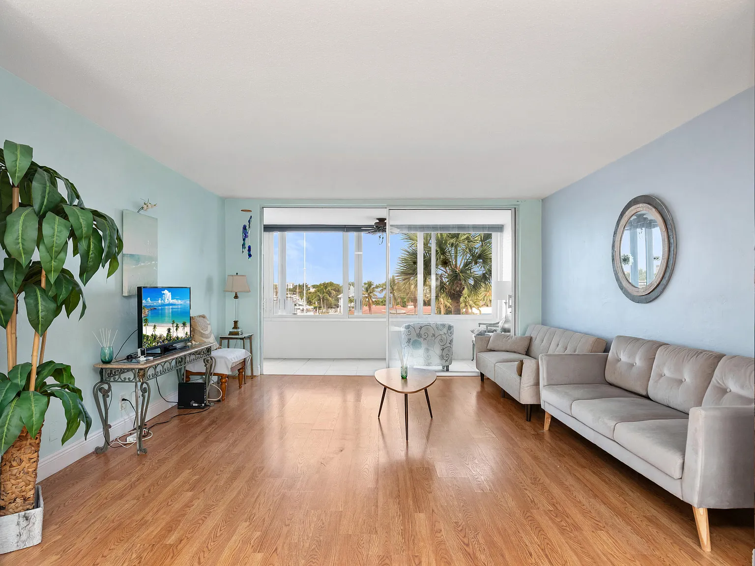 1 bed, 1.0 bath, 924 sqft, $2,200 — Photo 3
