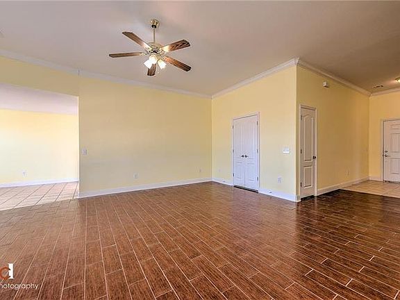 3rd image of 511 Dogwood St