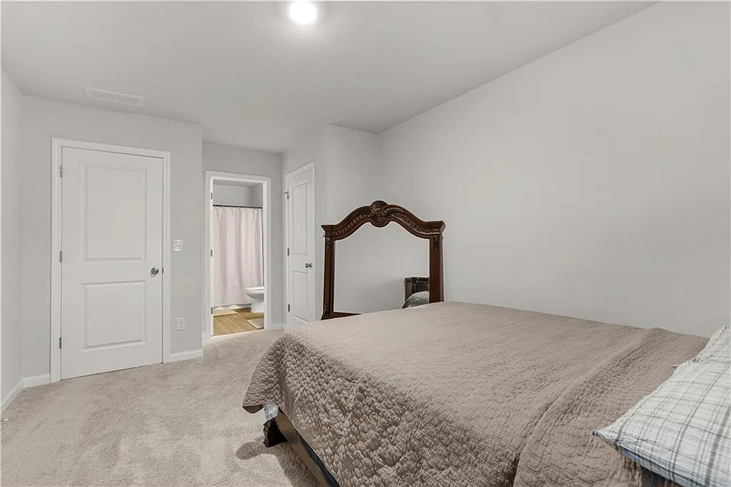 3 bed, 2.5 bath, 1568 sqft, $2,300 — Photo 4