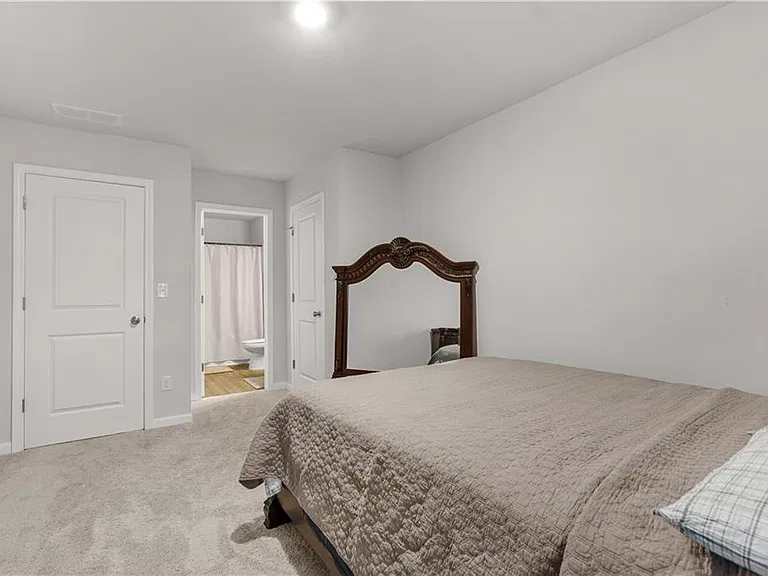 11649 Mendenhall Ct — Photo 4