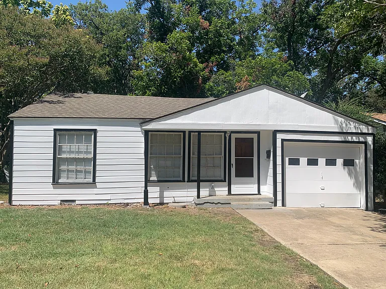 4404 Standish Rd — Photo 1