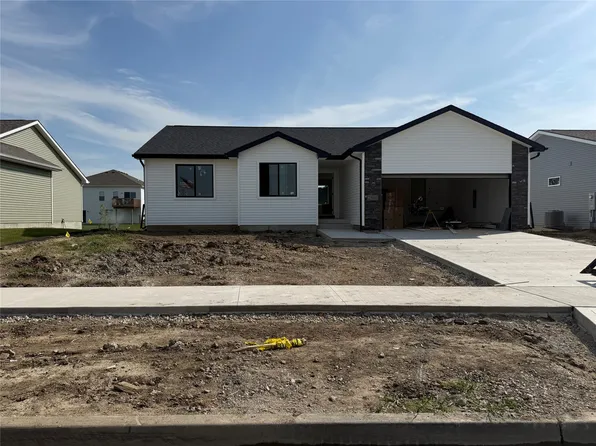 25080 Bluebird Cir, Adel, IA 50003