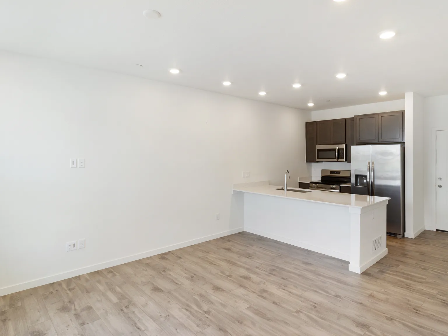 2 bed, 2.5 bath, 1266 sqft, $2,450 — Photo 4