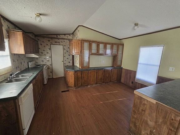 4th image of 3216 E 35th St #3414