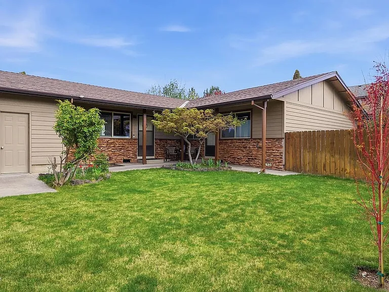 149- 1735, 1737 NE Wichita Way — Photo 30