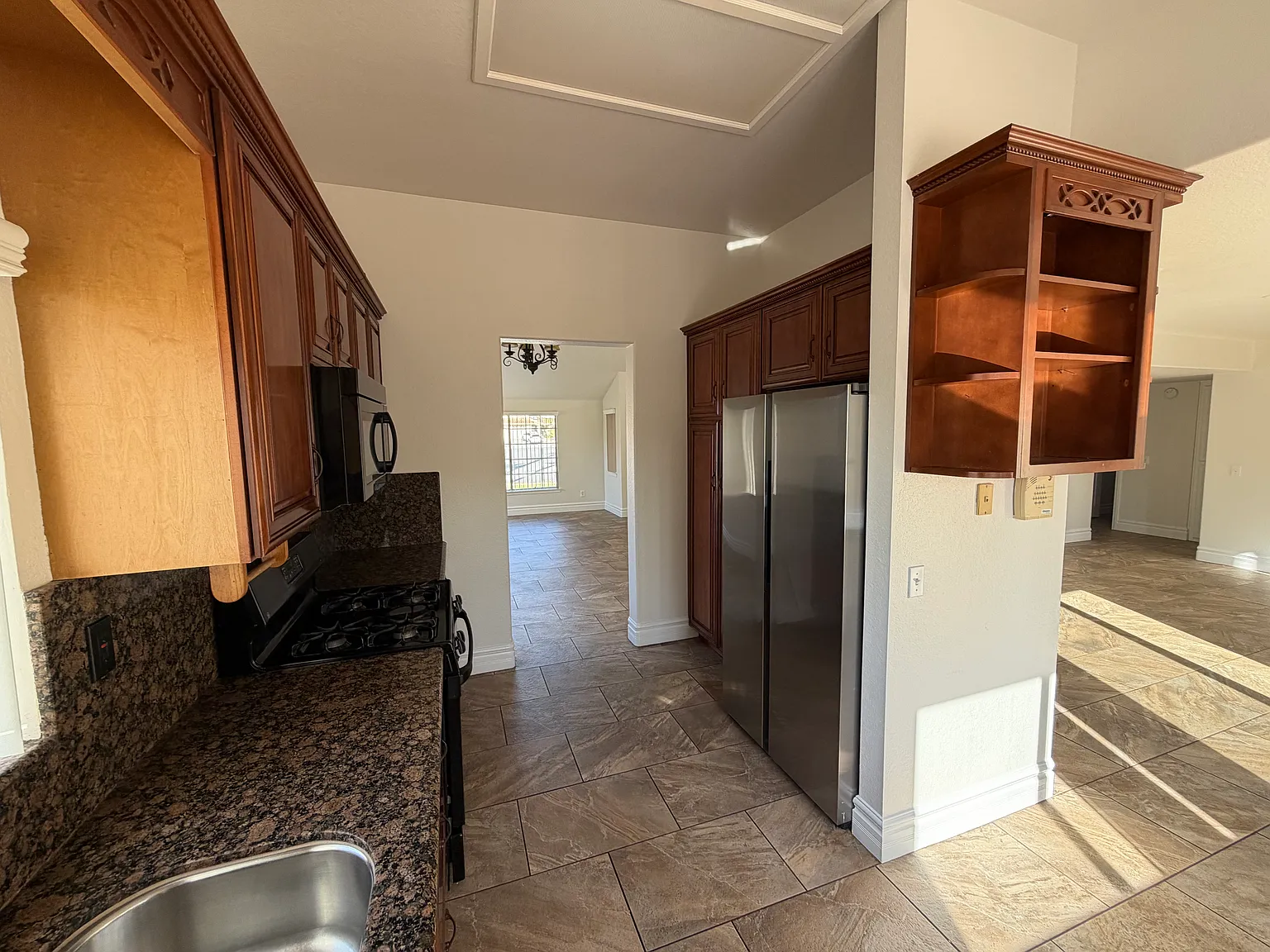 4 bed, 2005 sqft, $5,200 — Photo 4