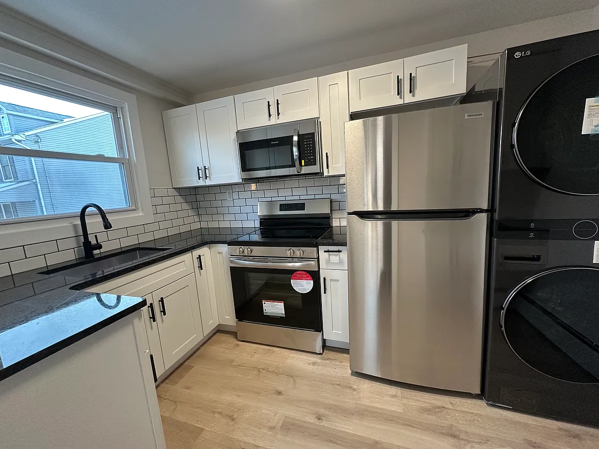 Building Photo - 2259 Hamilton Ave #2