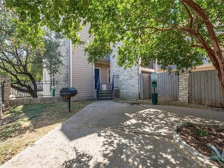 2414 Longview St #302 — Photo 19