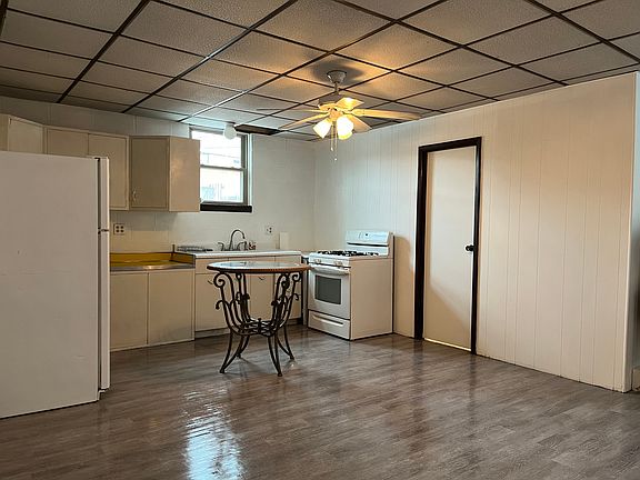 2nd image of 1536 Davis Ave #B3