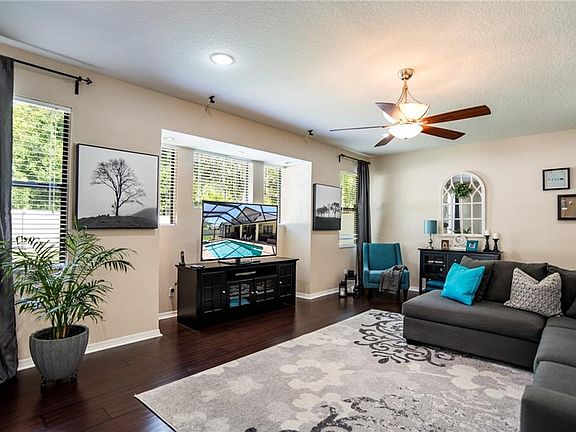 3rd image of 472 Oaklanding Blvd