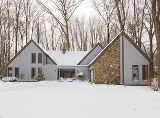 31037 Huntington Woods Pkwy, Bay Village, OH 44140