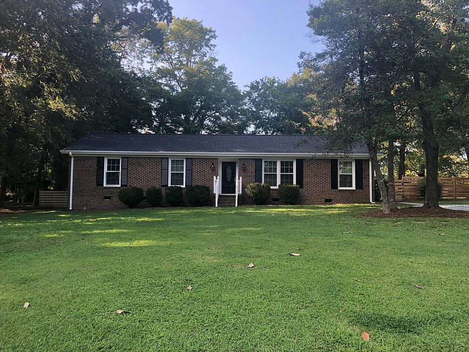 2nd image of 514 Hollyridge Dr