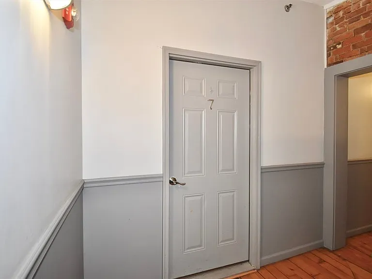 181 Chestnut St #2 — Photo 2