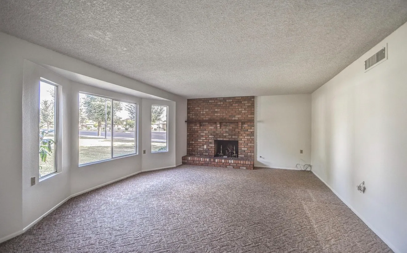 3 bed, 2300 sqft, $2,800 — Photo 3