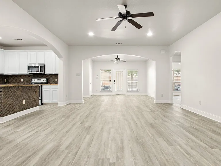 3138 Rogers Ave — Photo 9