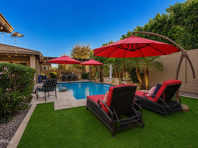 3781 E Chestnut Ln — Photo 3