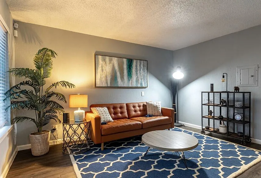 3 bed, 1.5 bath, 990 sqft, $1,360 — Photo 4