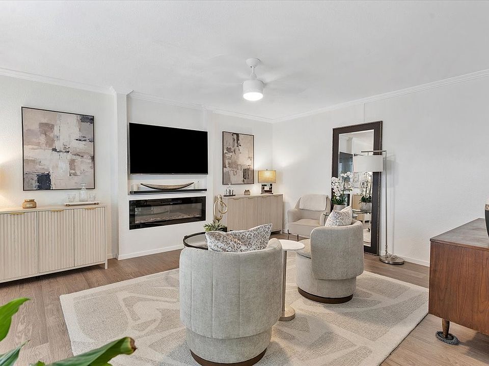 1st image of 1106 Country Club Ln APT 101