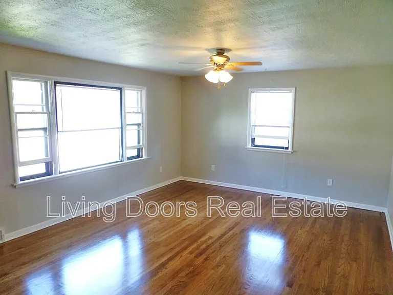 3701 Lewis Ave — Photo 8