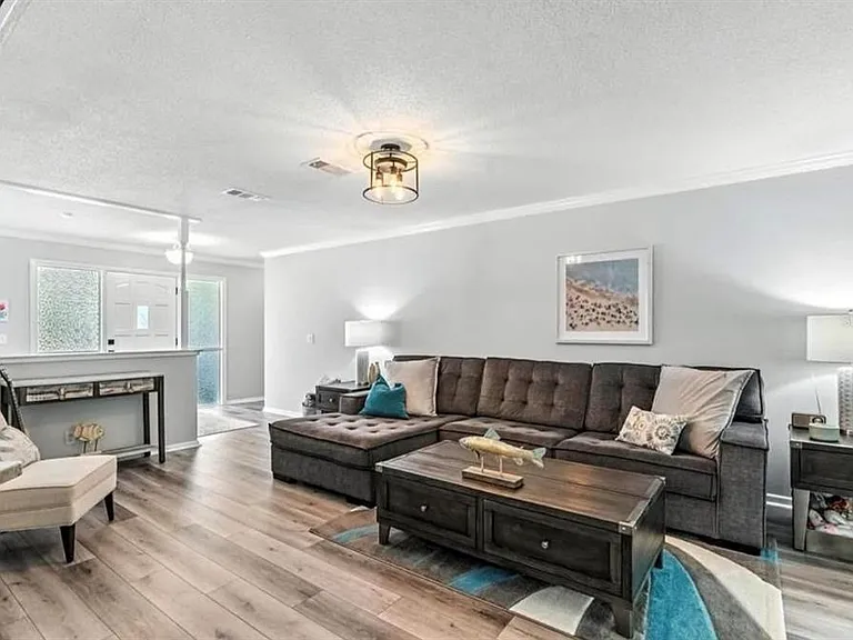 16 Courtney Pl — Photo 18