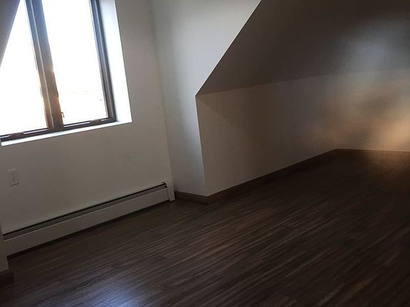 3rd image of 3848 Atlantic Ave APT 2