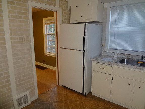 5th image of 10015 Drury Ln