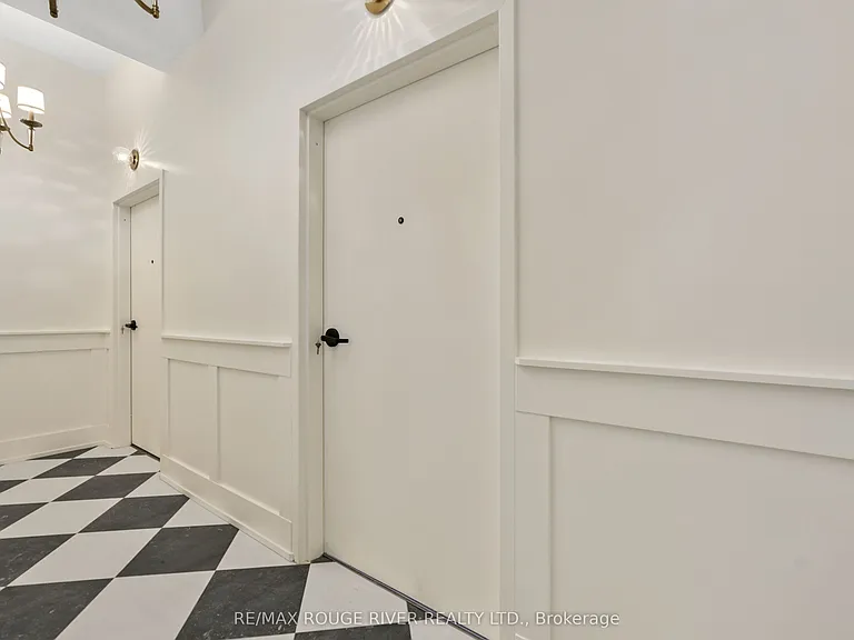 29A King St E #204 — Photo 2