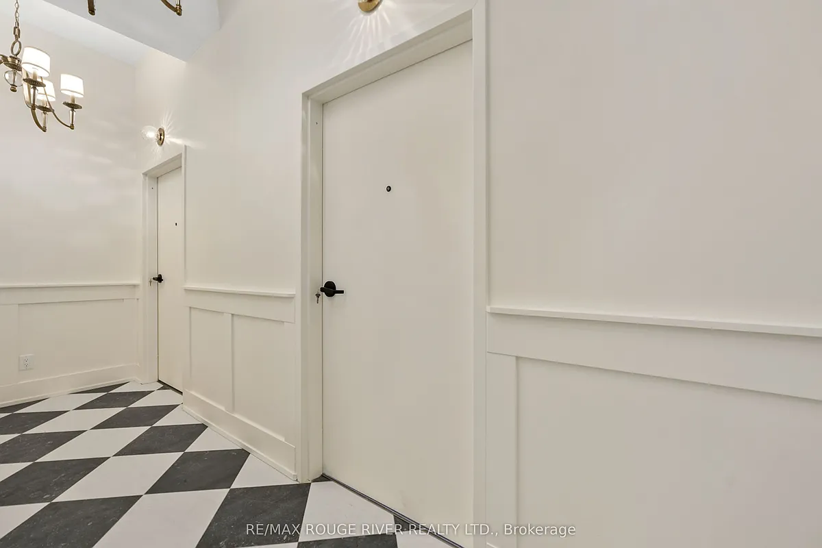 Building Photo - 29A King St E #204