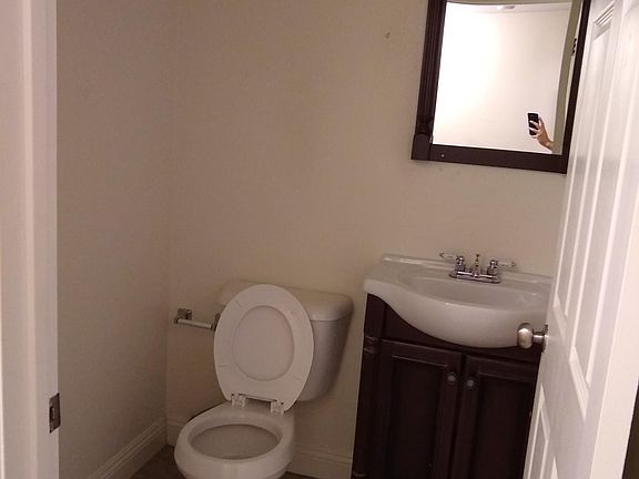 4th image of 617 W 55th St