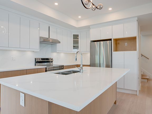 3rd image of 5705 Heritage Dr #1