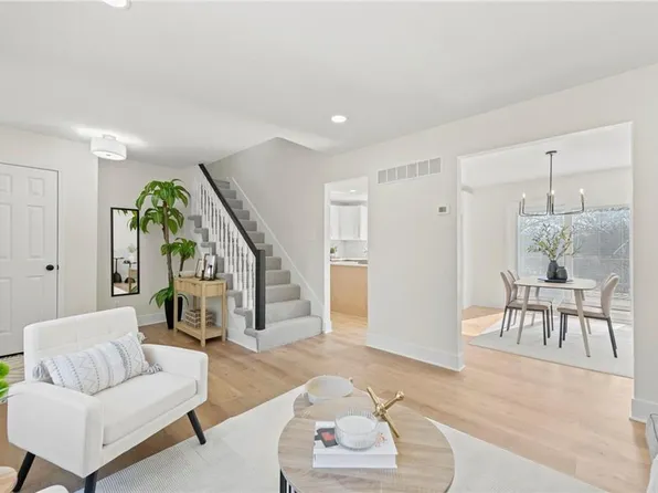 213 NW 80th St, Gladstone, MO 64118