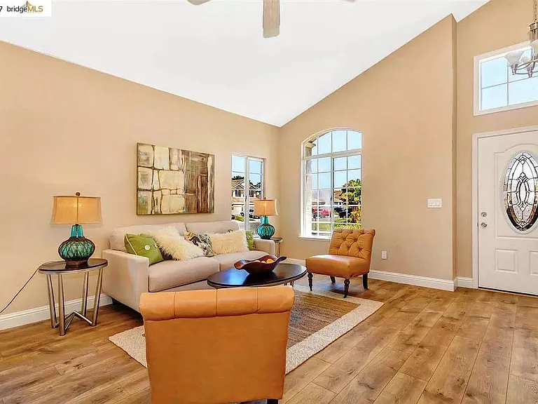 4724 Cove Ln — Photo 6