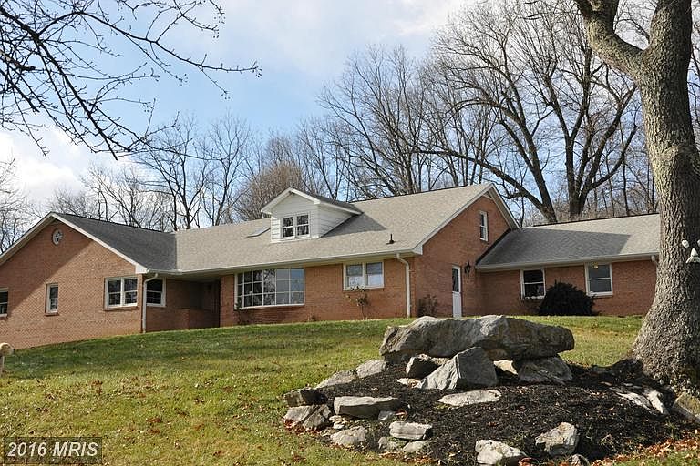 1st image of 499 Persimmon Ln