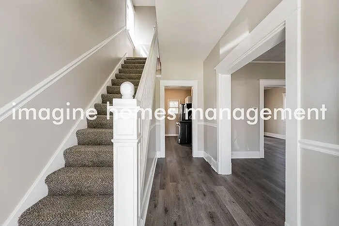 3 bed, 1.0 bath, 1274 sqft, $1,775 — Photo 2