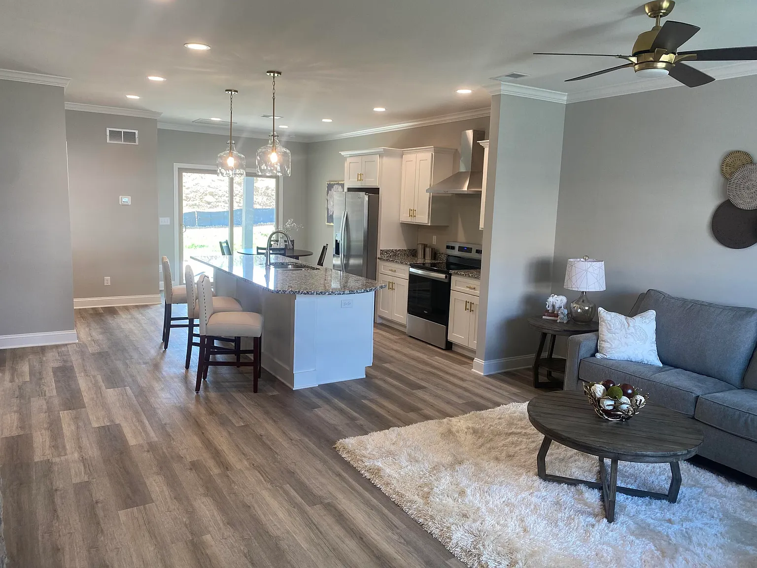3 bed, 2.5 bath, $2,100 — Photo 4