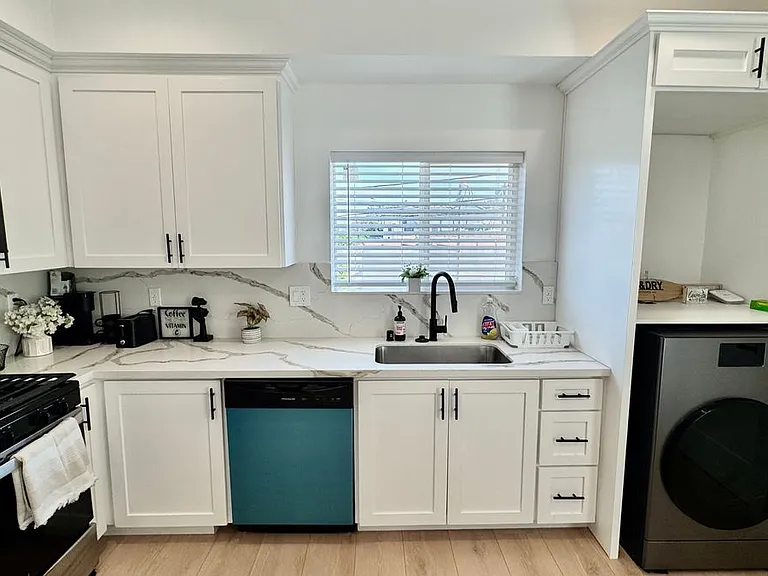 2681 Pomeroy Ave #1/4 — Photo 3