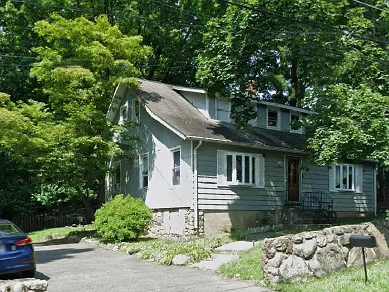 8 Bridge St — Photo 1