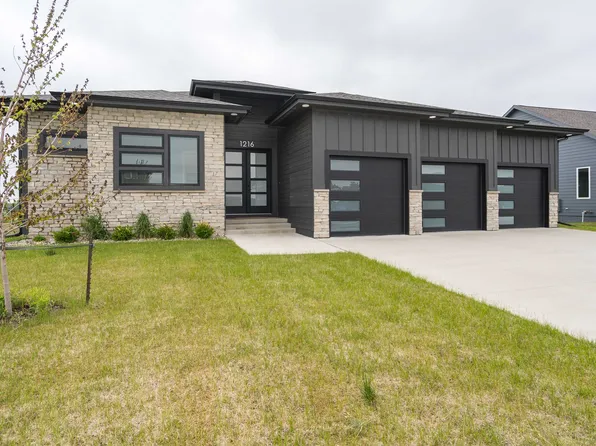 1216 NW Arbor Ct, Ankeny, IA 50023