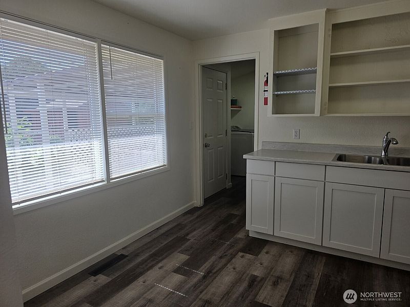 5th image of 253 N Dale Road