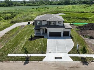 363 SW Amara Dr, Blue Springs, MO 64064