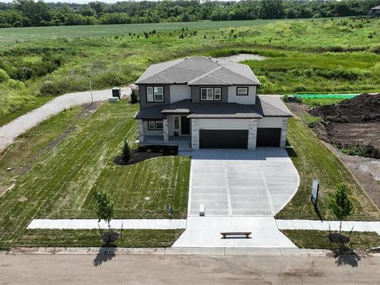 363 SW Amara Dr, Blue Springs, MO 64064