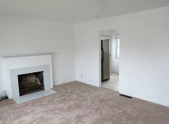 4th image of 165 Diamond St