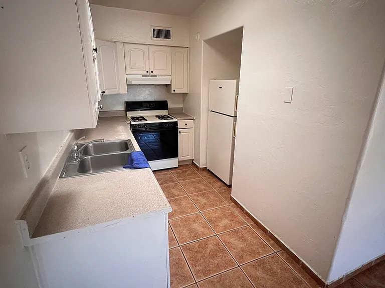 926 W Wedwick St — Photo 13