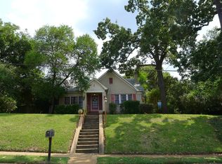 408 E Park Ave, Palestine, TX 75801