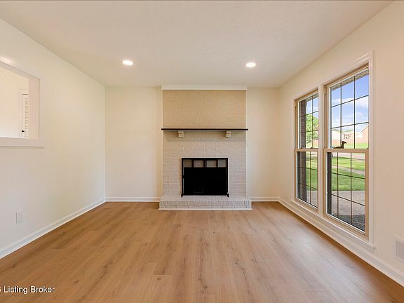 4th image of 3902 Bristol Oaks Dr