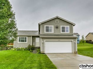 10710 Winding River Dr, Bellevue, NE 68123