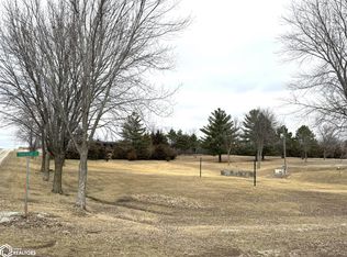 6 Lakeshore Dr, Melrose, IA 52569