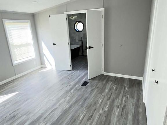 4th image of 25 Walnut St