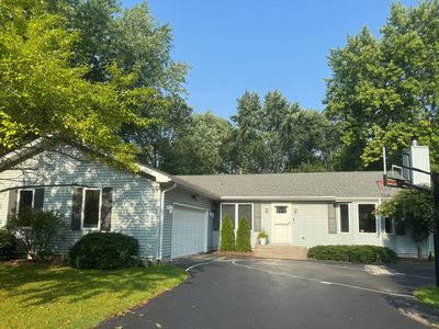 (Undisclosed Address), Lake Bluff, IL, 60044